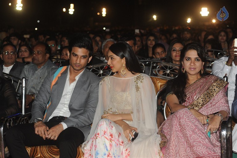 Celebrities at Mumbai Police Melawa Umang 2016 - 19 / 111 photos