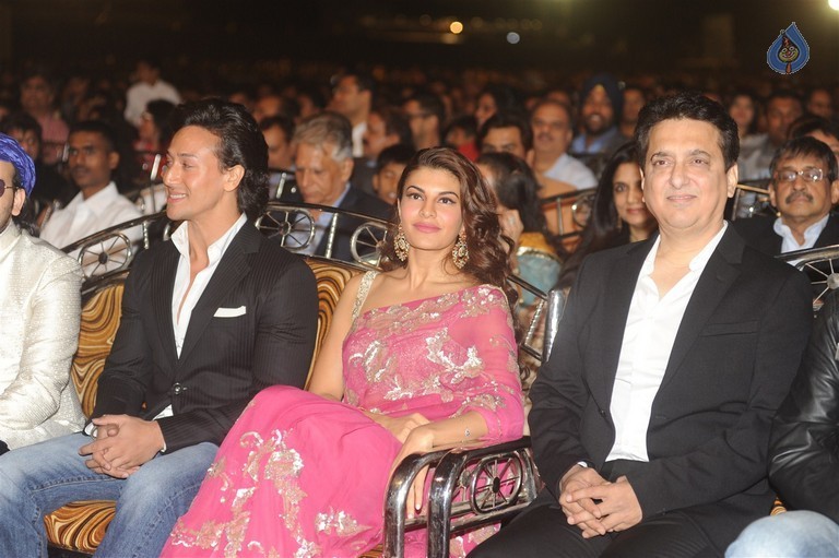 Celebrities at Mumbai Police Melawa Umang 2016 - 24 / 111 photos