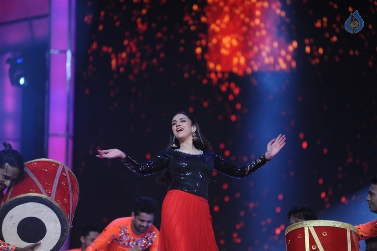 Celebrities at Mumbai Police Melawa Umang 2016 - 29 / 111 photos