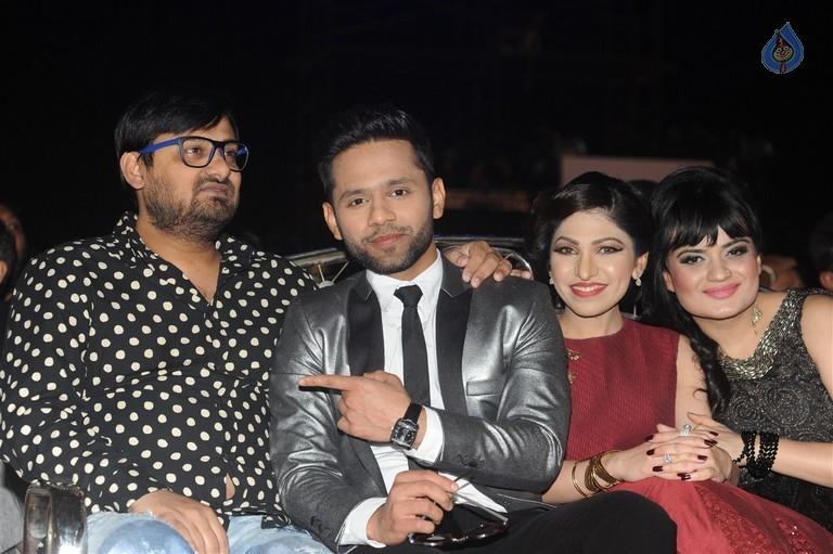 Celebrities at Mumbai Police Melawa Umang 2016 - 40 / 111 photos