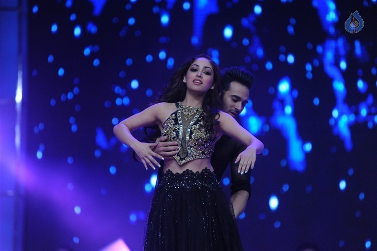 Celebrities at Mumbai Police Melawa Umang 2016 - 41 / 111 photos