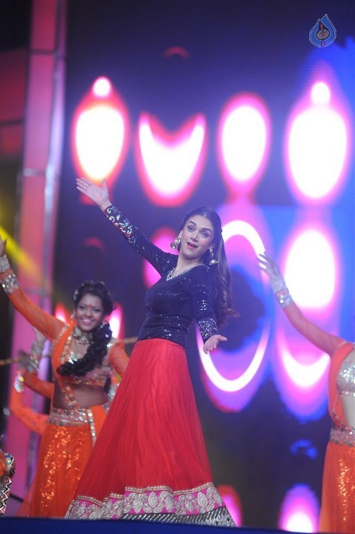 Celebrities at Mumbai Police Melawa Umang 2016 - 43 / 111 photos