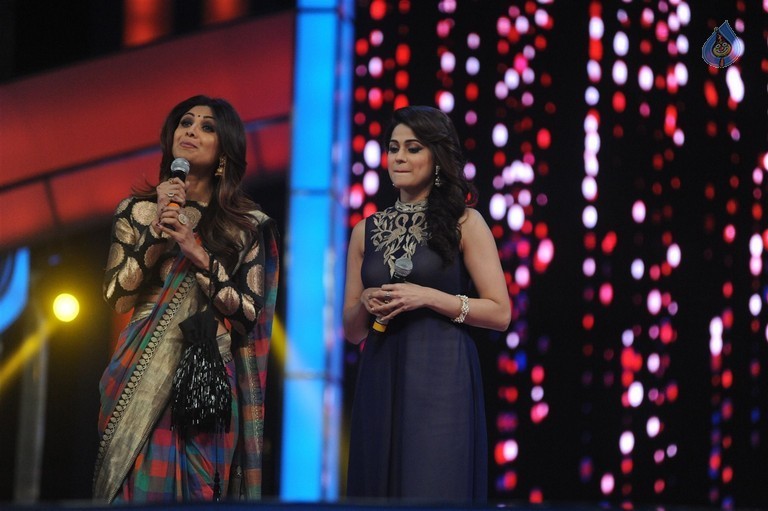 Celebrities at Mumbai Police Melawa Umang 2016 - 45 / 111 photos