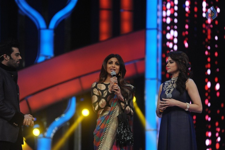 Celebrities at Mumbai Police Melawa Umang 2016 - 65 / 111 photos