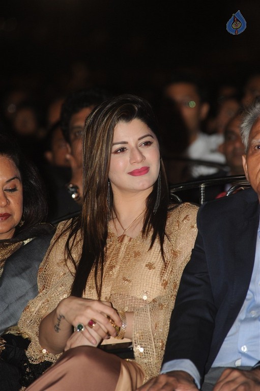 Celebrities at Mumbai Police Melawa Umang 2016 - 67 / 111 photos