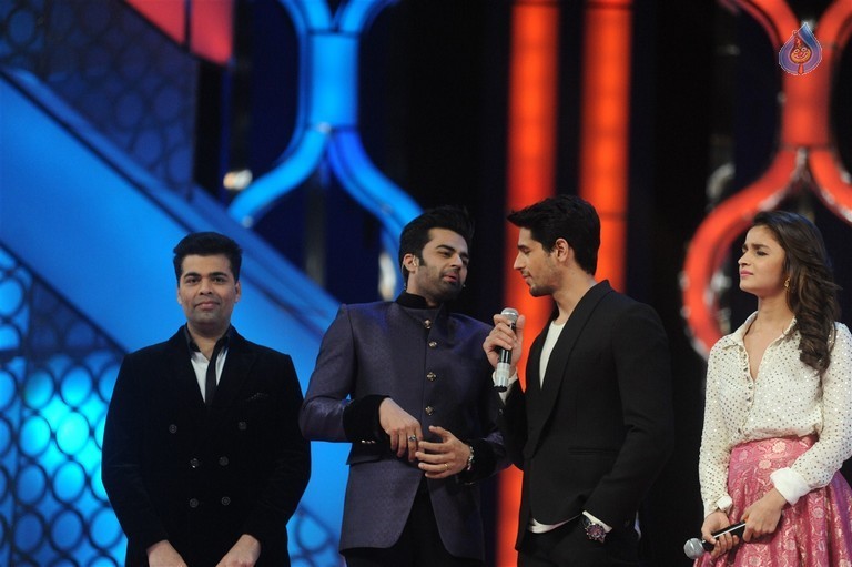 Celebrities at Mumbai Police Melawa Umang 2016 - 69 / 111 photos