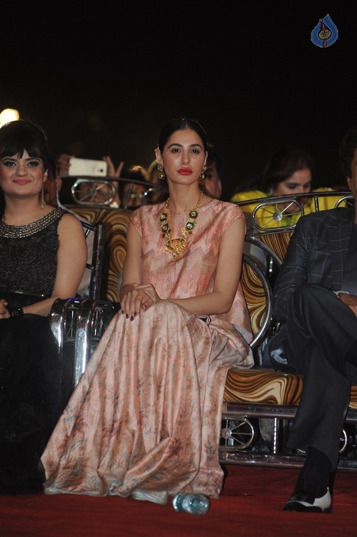 Celebrities at Mumbai Police Melawa Umang 2016 - 71 / 111 photos