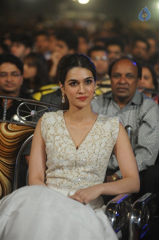 Celebrities at Mumbai Police Melawa Umang 2016 - 83 / 111 photos