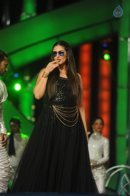 Celebrities at Mumbai Police Melawa Umang 2016 - 93 / 111 photos