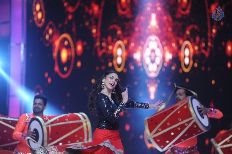 Celebrities at Mumbai Police Melawa Umang 2016 - 109 / 111 photos