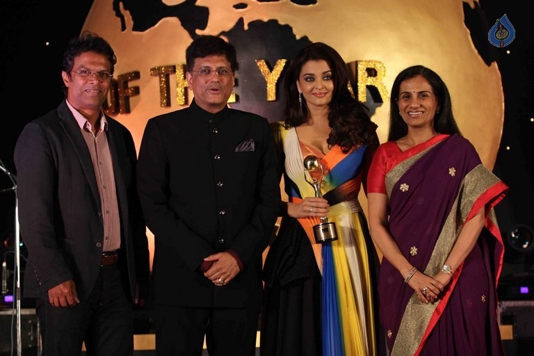 Celebrities at NRI of the Year Awards 2016 - 3 / 40 photos