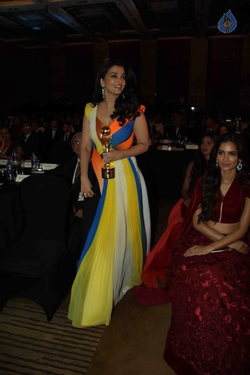 Celebrities at NRI of the Year Awards 2016 - 15 / 40 photos