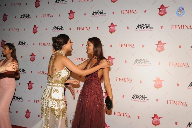 Celebrities at Nykaa Femina Beauty 2016 Awards 1 - 19 / 75 photos