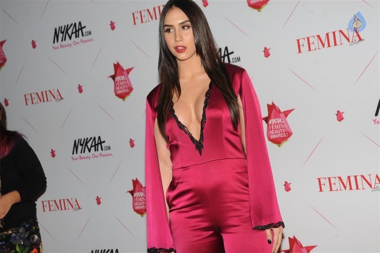 Celebrities at Nykaa Femina Beauty 2016 Awards 2 - 3 / 54 photos