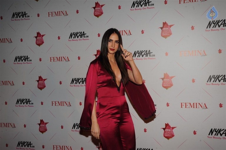 Celebrities at Nykaa Femina Beauty 2016 Awards 2 - 37 / 54 photos