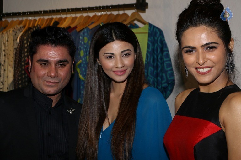 Celebrities at Rajat Tangri and Deepa Gurnani Collection Preview - 24 / 55 photos