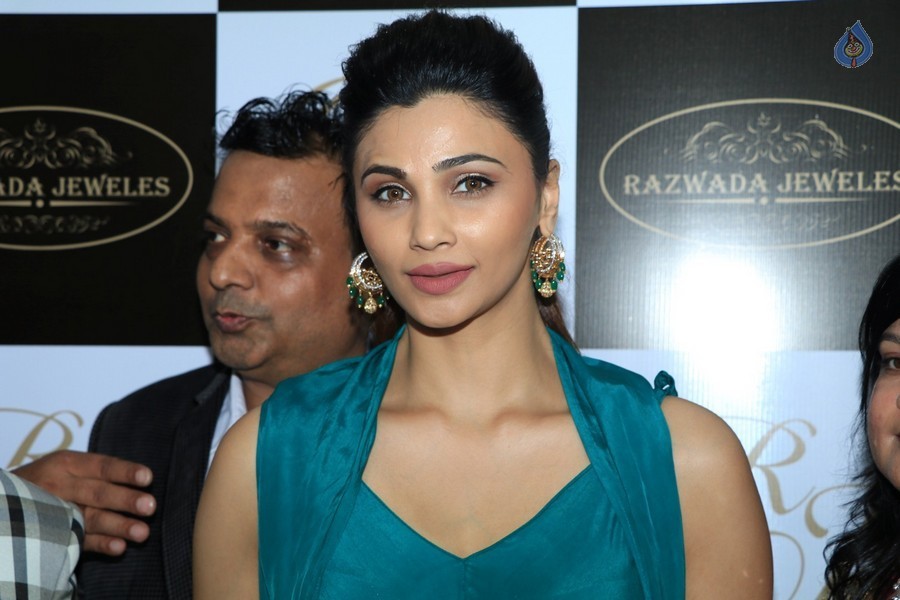 Celebrities at Razwada Jewels Store Launch - 20 / 37 photos
