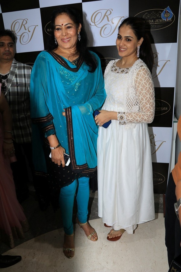 Celebrities at Razwada Jewels Store Launch - 24 / 37 photos
