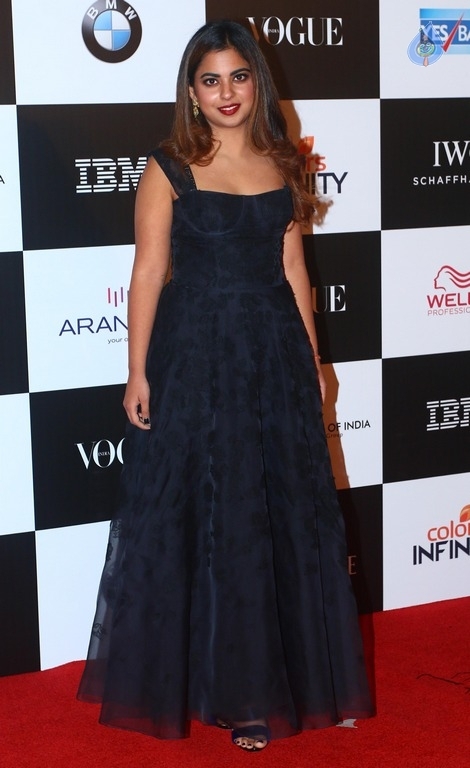 Celebrities at Red Carpet Of Vogue Women Of The Year 2017 - 27 / 39 photos