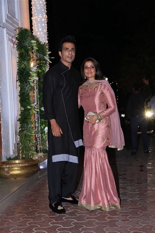 Celebrities at Shilpa Shetty Diwali Bash 2018 - 31 / 42 photos