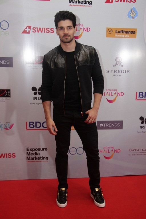 Celebrities at Star Studded Award Night - 26 / 63 photos