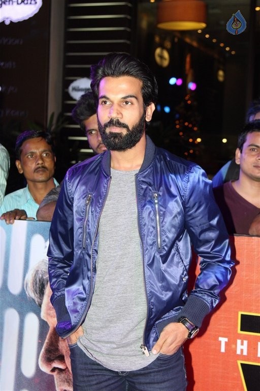 Celebrities at Star Wars The Force Awakens Premiere - 4 / 35 photos