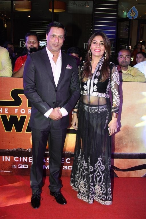 Celebrities at Star Wars The Force Awakens Premiere - 15 / 35 photos