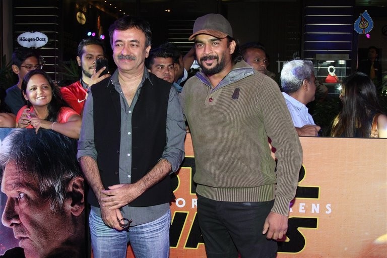 Celebrities at Star Wars The Force Awakens Premiere - 26 / 35 photos