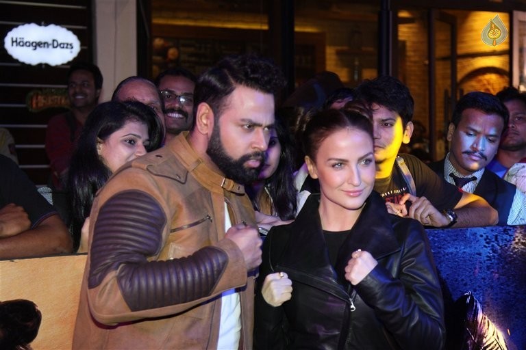 Celebrities at Star Wars The Force Awakens Premiere - 35 / 35 photos