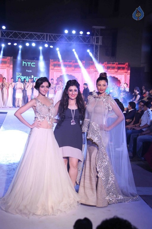 Celebrities at Tech Fashion Tour 2016 - 10 / 25 photos