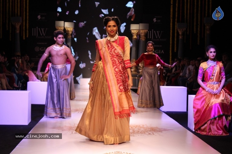 Celebrities at The Indias International Jewellery Week 2017 - 18 / 21 photos