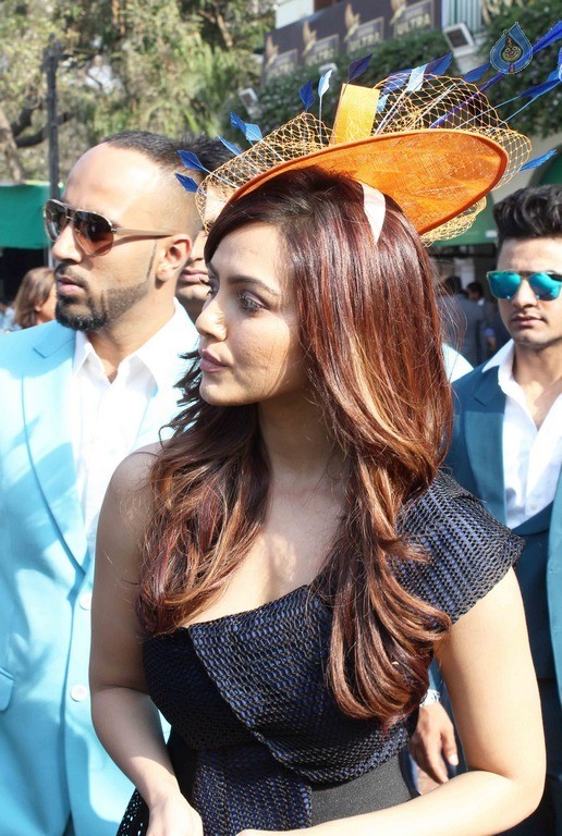 Celebrities at The Sshaawn Million Cup Event - 28 / 33 photos