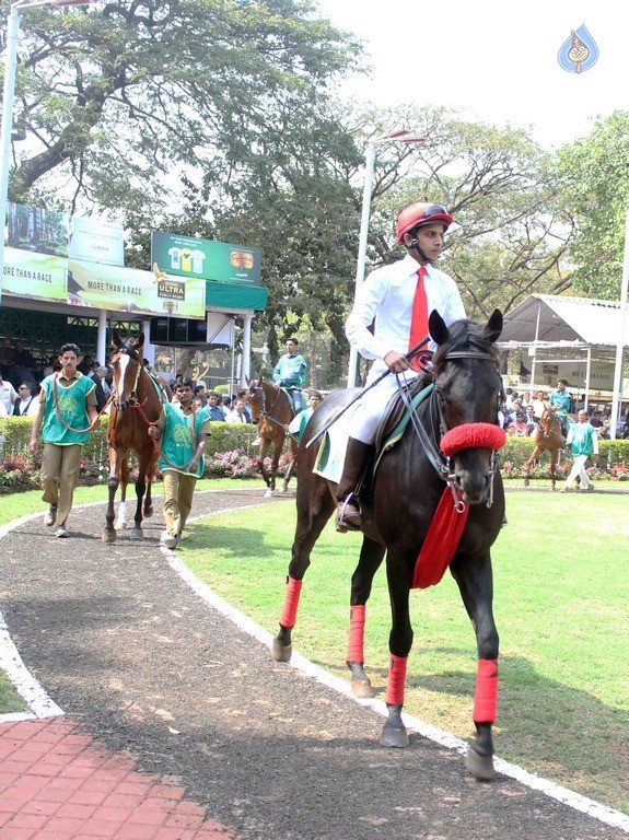 Celebrities at The Sshaawn Million Cup Event - 32 / 33 photos