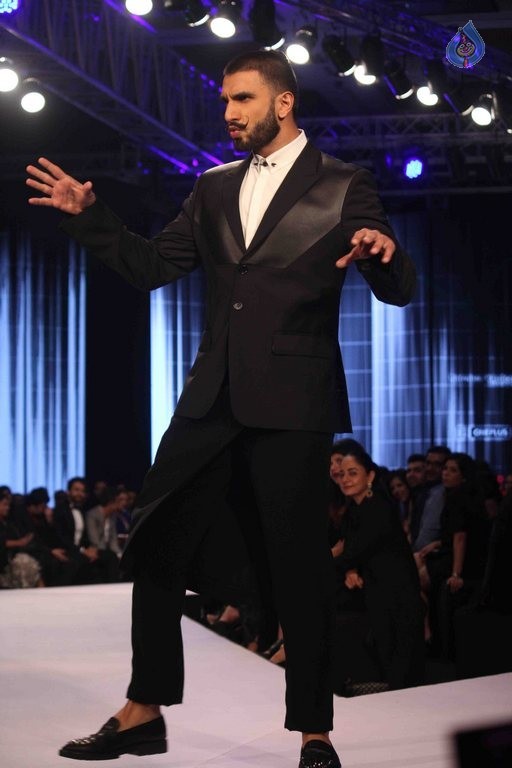 Celebrities at Van Heusen GQ Fashion Nights 2015 - 32 / 52 photos