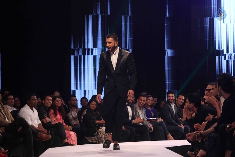 Celebrities at Van Heusen GQ Fashion Nights 2015 - 33 / 52 photos