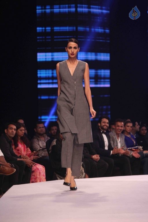 Celebrities at Van Heusen GQ Fashion Nights 2015 - 49 / 52 photos