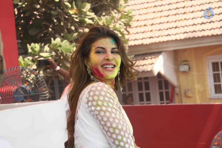 Celebrities at ZOOM Holi 2016 - 14 / 65 photos