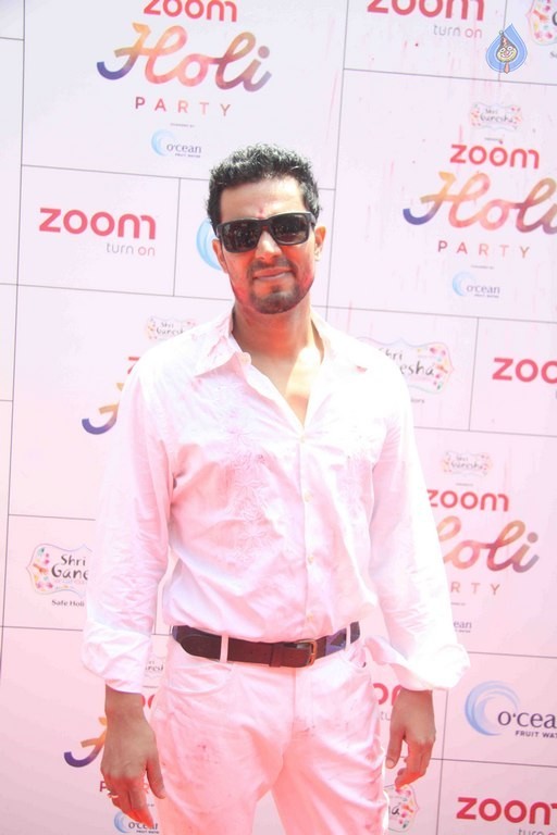 Celebrities at ZOOM Holi 2016 - 29 / 65 photos