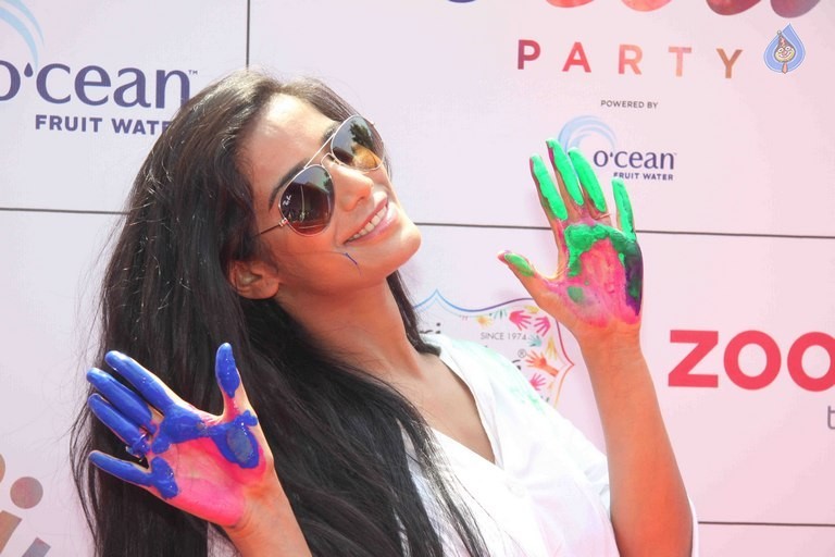 Celebrities at ZOOM Holi 2016 - 47 / 65 photos
