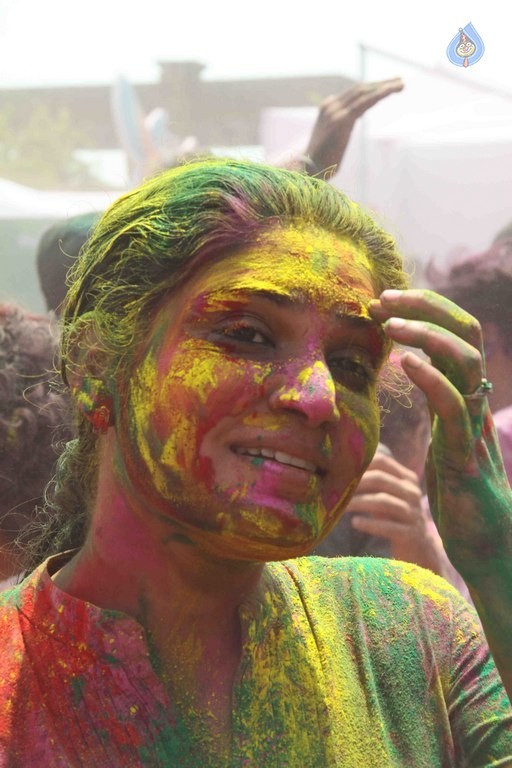 Celebrities at ZOOM Holi 2016 - 56 / 65 photos