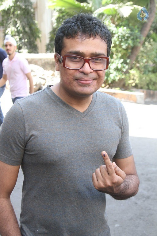 Celebrities Cast Their Vote in BMC Election 2017 - 7 / 54 photos