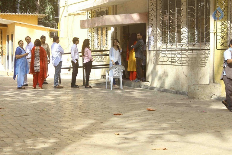 Celebrities Cast Their Vote in BMC Election 2017 - 44 / 54 photos