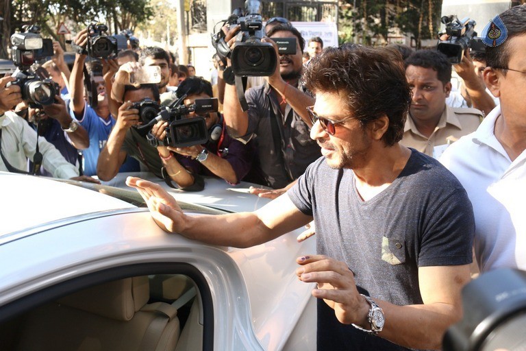 Celebrities Cast Their Vote in BMC Election 2017 - 53 / 54 photos