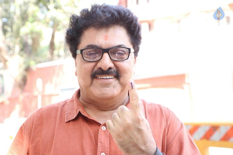 Celebrities Cast Their Vote in BMC Election 2017 - 54 / 54 photos