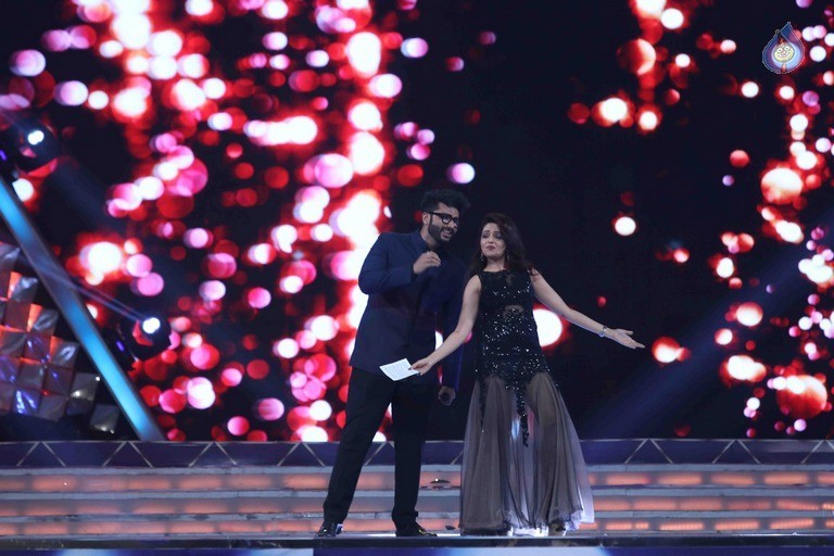 Celebrities Perform at Umang 2017 Show - 3 / 97 photos