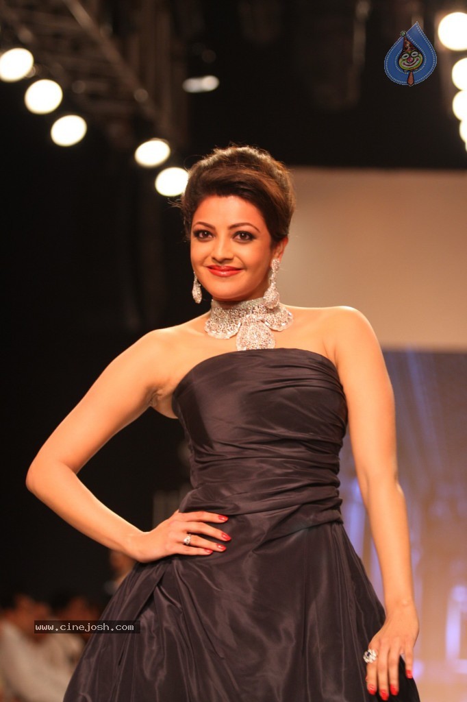 Celebrities Ramp Walk At IIJW 2013 - 59 / 90 photos