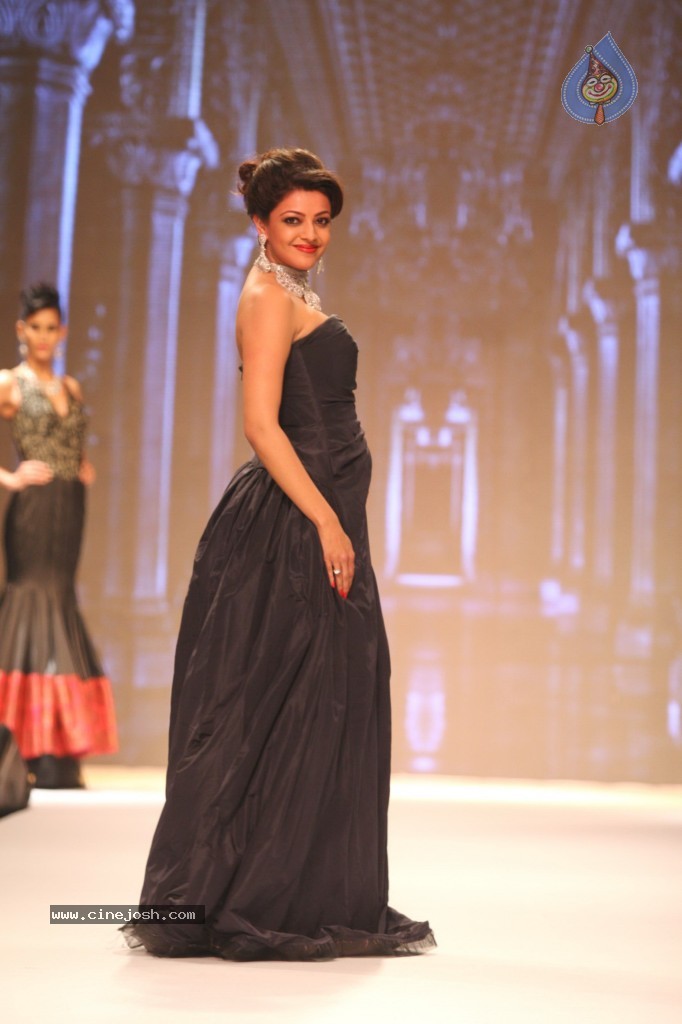 Celebrities Ramp Walk At IIJW 2013 - 73 / 90 photos