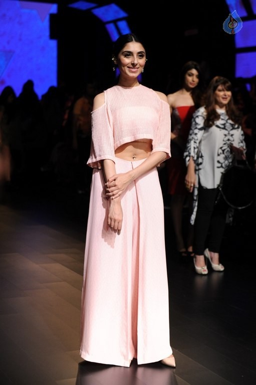 Celebrities Snapped on Day 3 of LFW Summer Resort 2016 - 5 / 57 photos