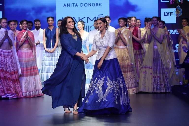 Celebrities Snapped on Day 3 of LFW Summer Resort 2016 - 25 / 57 photos