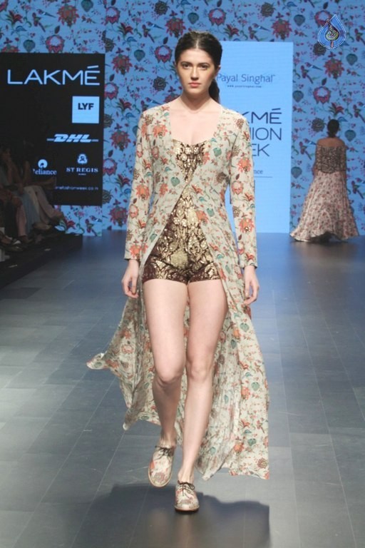 Celebrities Snapped on Day 3 of LFW Summer Resort 2016 - 41 / 57 photos